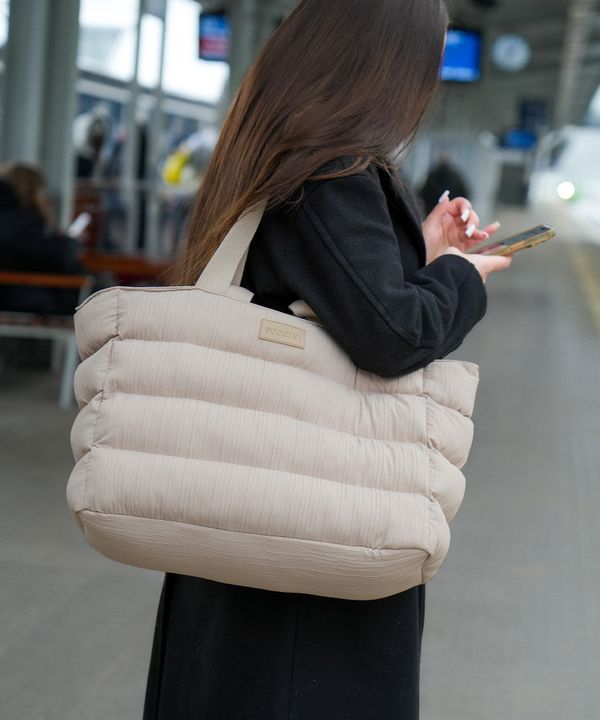 Torba miejska pikowana z kieszenią na laptopa 15,6 cali beżowa