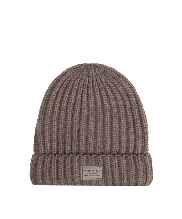 Brązowa czapka beanie z grubym warkoczowym splotem